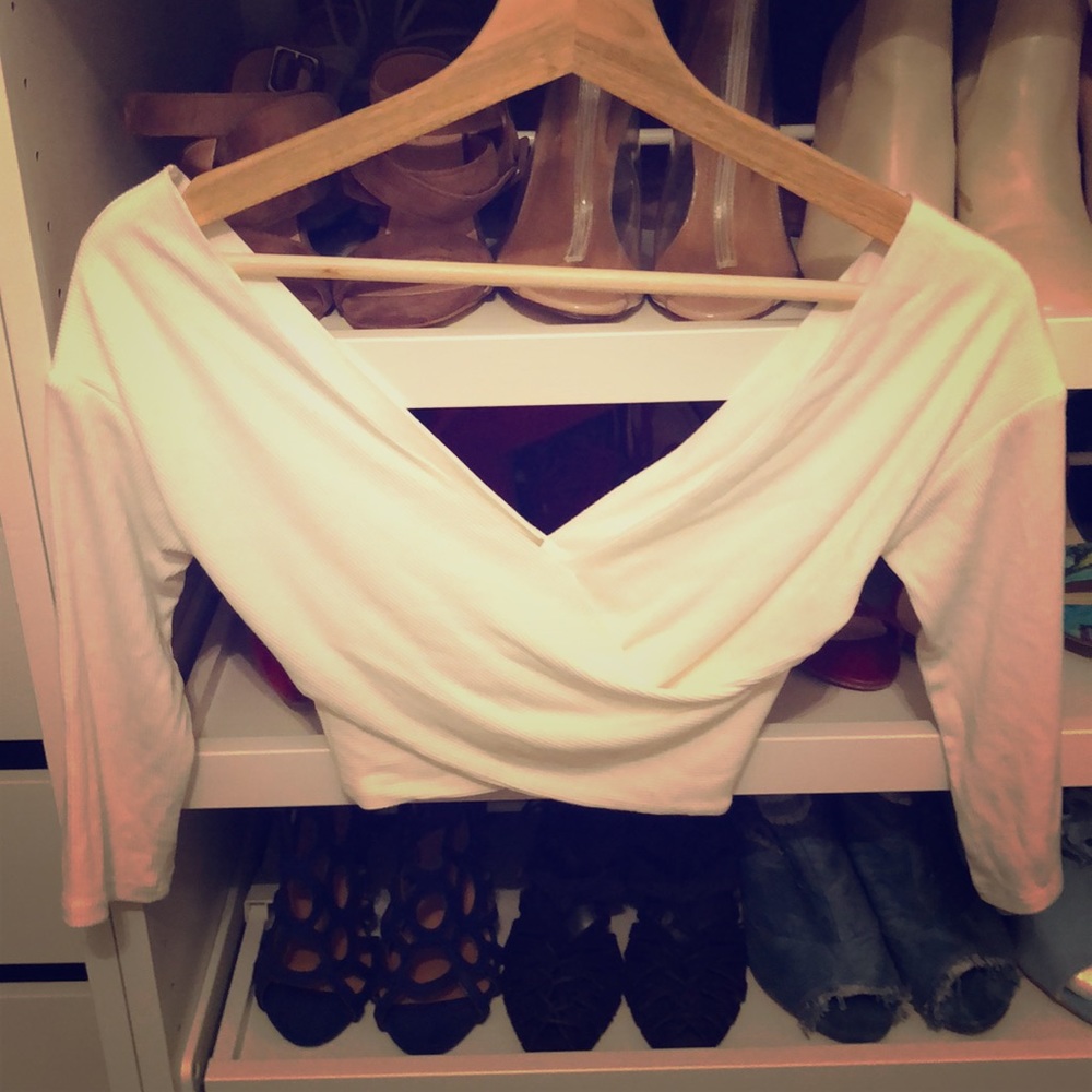White crop top✨